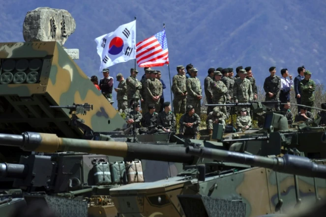 Des soldats américains et sud-coréens participentà des manoeuvres conjointes à Pocheon, en Corée du Sud, le 26 avril 2017 