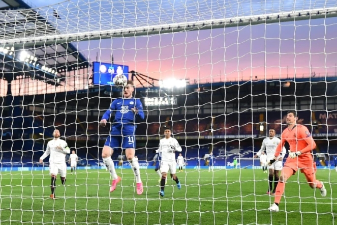 L'attaquant allemand de Chelsea, Timo Werner, marque de la tête lors de la demi-finale retour de la Ligue des champions contre le Real Madrid, à Londres, le 5 mai 2021