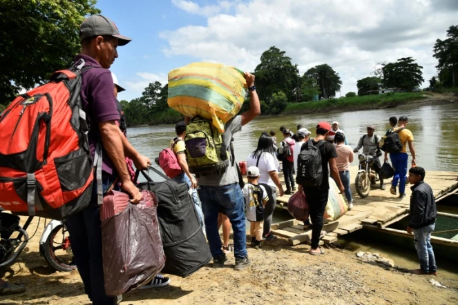 Des personnes déplacées après les récents affrontements entre guérilleros dans la région colombienne du Catatumbo (nord-est), le 18 janvier 2025