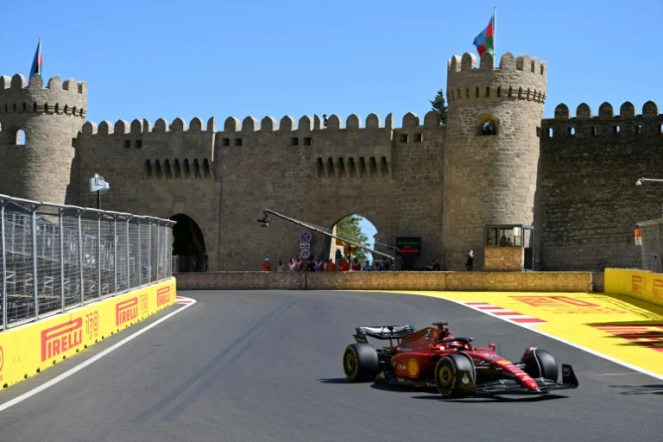 Le Monégasque Charles Leclerc, meilleur temps des deux premières séances d'essais libres du Grand Prix d'Azerbaïdjan, le 10 juin 2022 dans les rues de Bakou