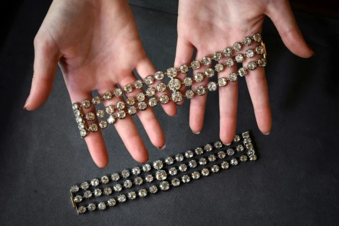 Deux bracelets appartenant à la reine Marie-Antoinette présentés à Genève, le 6 septembre 2021, avant une mise aux enchères publiques par Christie's en novembre