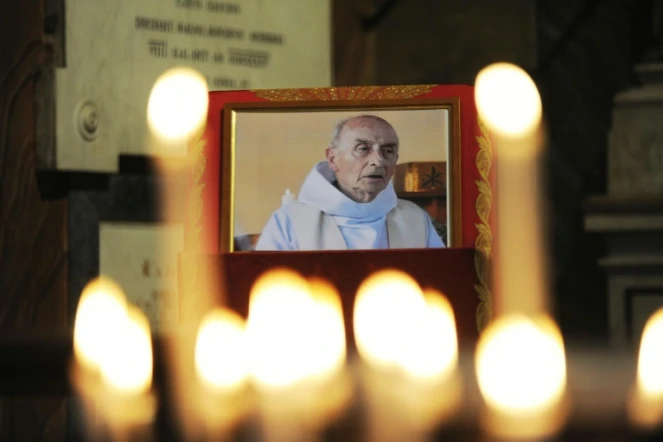 Une photo du père Jacques Hamel exposée le 17 août 2016 à léglise San Luigi dei Francesi à Rome