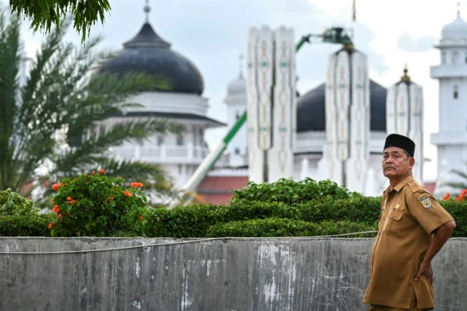 Djafaruddin près de la grande mosquée de Baiturrahman, à Banda Aceh, le 19 novembre 2024 en Indonésie