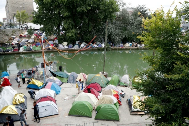 Tentes de migrants le long du canal Saint-Denis à Aubervilliers le 17 juillet 2020