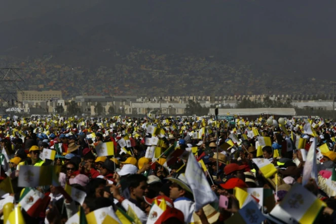 Quelque 300.000 fidèles assistent à la messe célébrée par le pape François, le 14 février 2016 à Ecatepec au Mexique