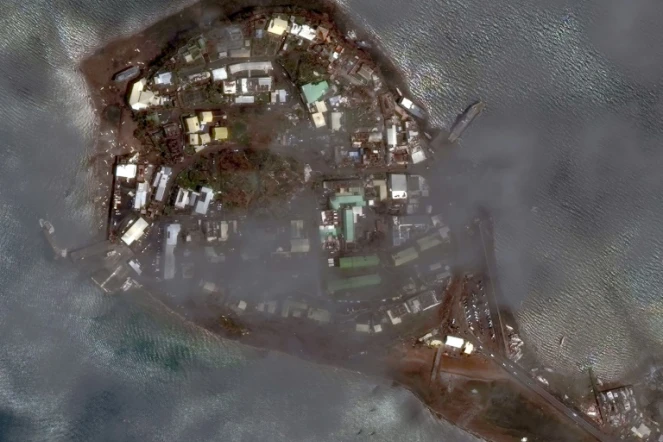 Cette image satellite montre une vue du port de Dzaoudzi, sur l'archipel français de Mayotte dans l'océan Indien, le 16 décembre 2024, après le passage du cyclone Chido