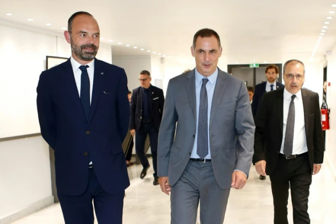 Le Premier Ministre Edouard Philippe est accueilli par le président du conseil exécutif de Corse Gilles Simeoni et par le président de l'Assemblée de Corse Jean-Guy Talamoni à Bastia le 3 juillet 2019