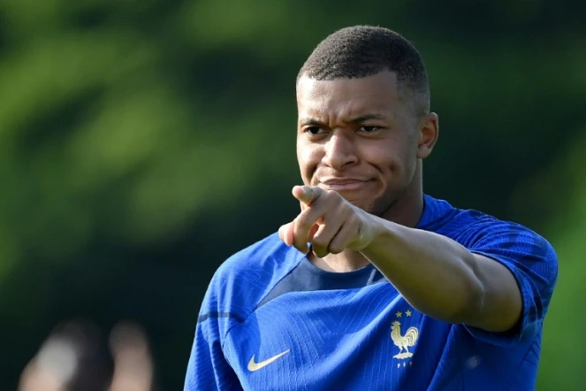 Le footballeur Kylian Mbappe lors d'un entraînement pour les matches de qualifications à l'Euro 2024, le 16 juin 2024 à Clairefontaine-en-Yvelines (France)