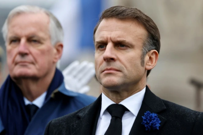 Michel Barnier et Emmanuel Macron lors des commémorations de l'armistice de 1918, le 11 novembre 2024 à Paris