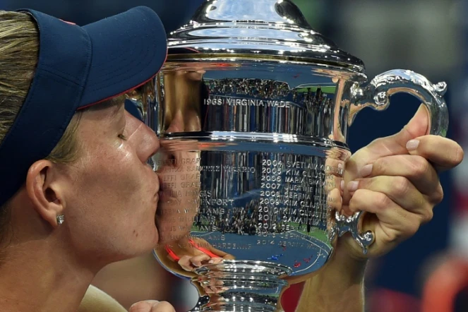 Angelique Kerber, le 10 septembre 2016 à New York avec son trophée de l'US Open