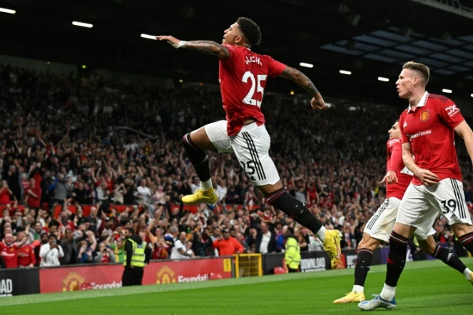 L'attaquant anglais de Manchester United Jadon Sancho et son coéquipier l'Ecossais Scott McTominay lors d'un match de Premier League contre Liverpool à Manchester le 22 août 2022.
