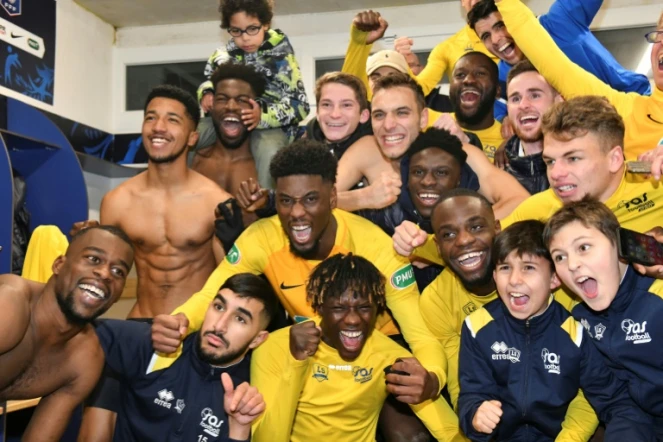 Les amateurs du club de foot d'Epinal après leur qualificatgion pour les quarts de finale de la Coupe de France aux dépens de Lille le 20 janvier 2020 au Stade de la Colombière à Epinal