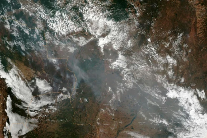 Image satellite transmise par la NOAA (agence Nationale de l'administration atmosphérique et océanique) montrant les fumées des feux en Amazonie, le 21 août 2019