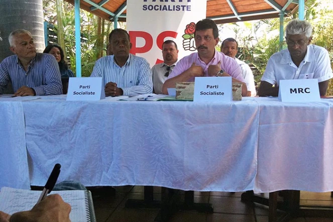 Conférence de presse du &quot;pôle progressiste pour La Réunion&quot; (photo: Mounice Najafaly)