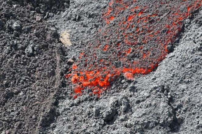 Vendredi 10 décembre 2010 - Éruption du piton de la Fournaise