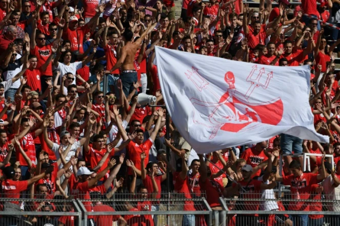 Des supporters de Nîmes lors d'un match contre le PSG, le 1er septembre 2018  au stade des Costières
