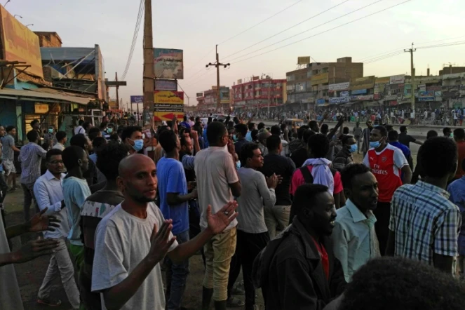 Des Soudanais manifestent contre le gouvernement, à Khartoum (Soudan), le 15 janvier 2019