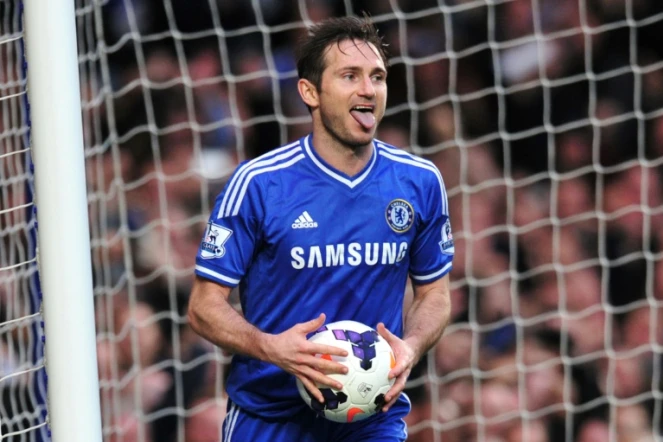 Frank Lampard, alors milieu de terrain de Chelsea, exulte après avoir inscrit un but contre Stoke City en Premier League à Stamford Bridge, le 5 avril 2014 