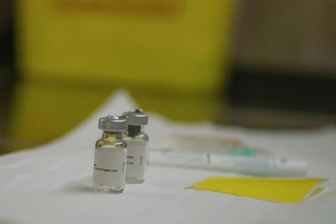 Ce vaccin, pris en photo le 30 novembre 2016 à Soshanguve près de Pretoria, sera testé pendant les quatre prochaines années sur 5.400 Sud-Africains, hommes et femmes, âgés de 18 à 35 ans.