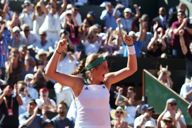 Jelena Ostapenko victorieuse de Simona Halep à Roland-Garros, le 10 juin 2017