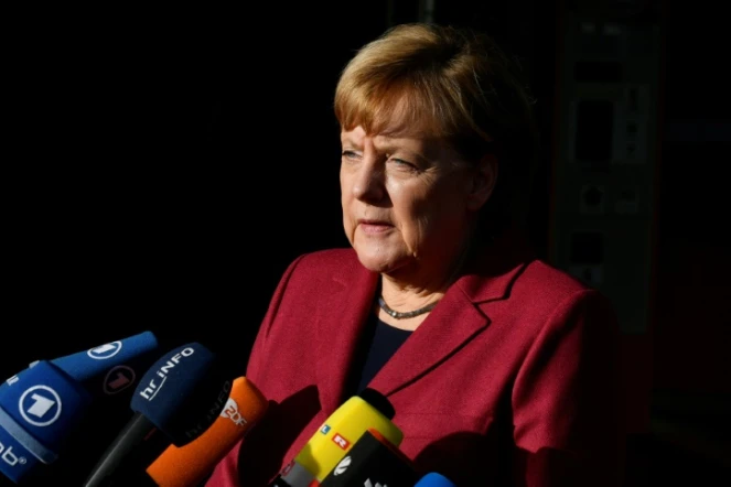 Angela Merkel arrive à des pourparlers sur la formation d'un gouvernement de coalition le 17 novembre 2017 à Berlin