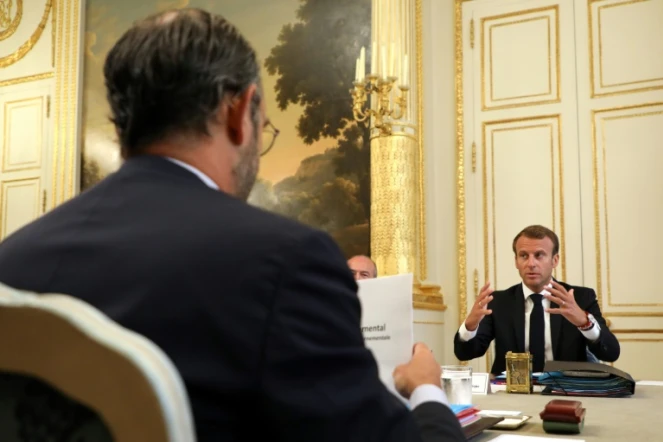 Emmanuel Macron et Edouard Philippe se font face, lors du conseil des ministres du 5 septembre 2018 au Palais de  l'Elysée à Paris