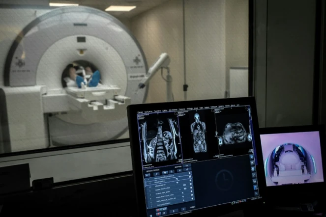 Depistage d'un cancer sur un patient avec un IRM, le 5 juin 2019 à l'hôpital Mondor à Créteil