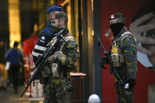 Des policiers et soldats belges dans une rue de Verviers, le 25 novembre 2015