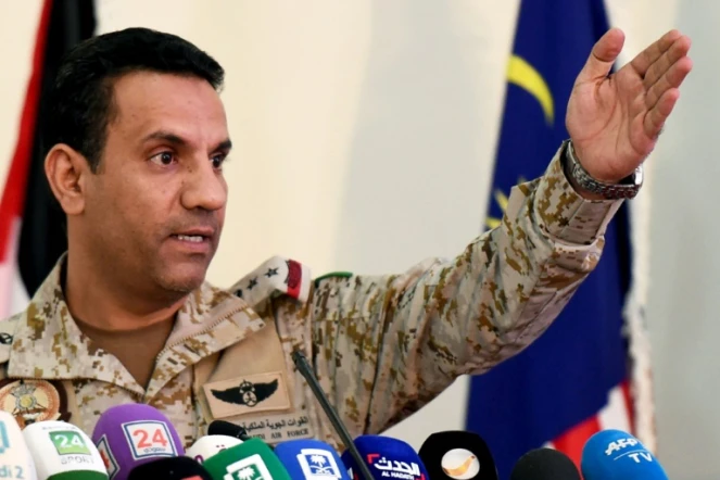 Conférence de presse du porte-parole saoudien de la coalition arabe au Yémen,  Turki Al-Malki, à la base aérienne du roi Salmane à Ryad le 5 novembre 2017