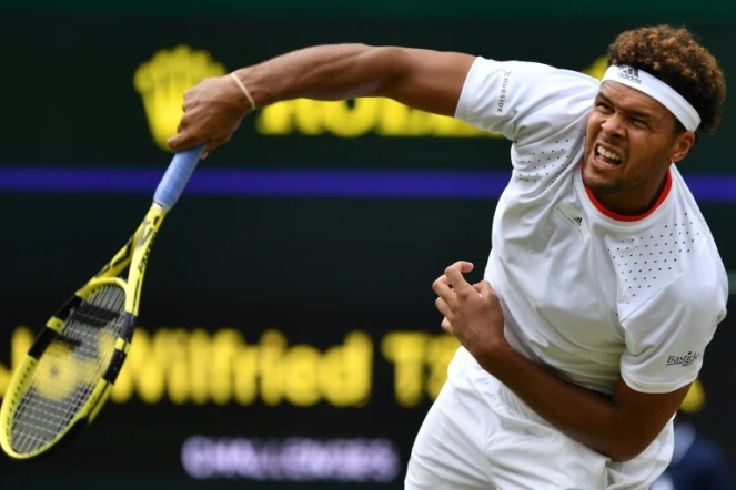 Il s'agit de la première victoire du Français Jo-Wilfried Tsonga contre un membre du Top 10 mondial depuis 2 ans, ici en photo lors du tournoi de Wimbledon à Londres le 6 juillet 2019