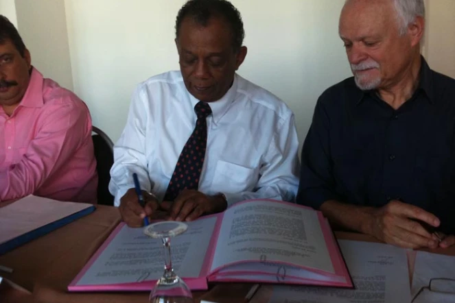 Dimanche 6 février 2011: Signature de l'accord d'alliance PS - PCR dans le cadre des cantonales de mars 2011