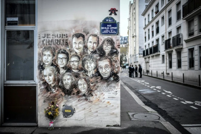 Une fresque représentant les victimes de l'attentat contre Charlie Hebdo photographiée le 7 janvier 2019 sur un mur des anciens locaux du journal à Paris