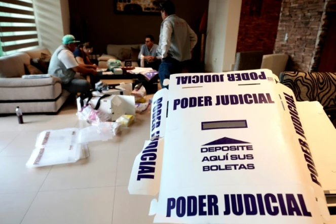 Préparation du matériel électoral pour la prochaine élection des juges et des magistrats, le 28 mai 2025 à Zapopan, dans l'État de Jalisco, au Mexique