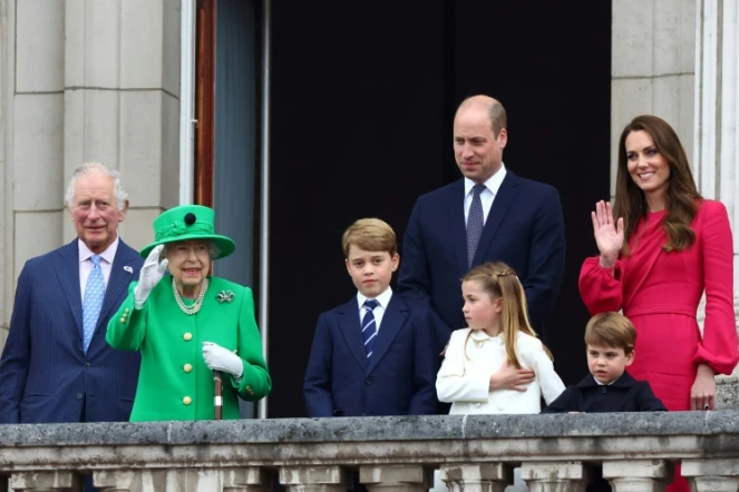 Apparition surprise de la reine Elizabeth au balcon du palais de Buckingham, au dernier jour de son jubilé de platine le 5 juin 2022