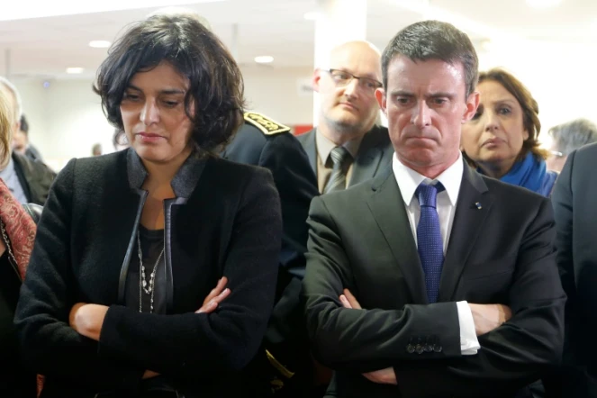 Le Premier ministre Manuel Valls et la ministre du Travail Myriam El Khomri en visite dans une agence Pôle emploi de Mulhouse, le 22 février 2016