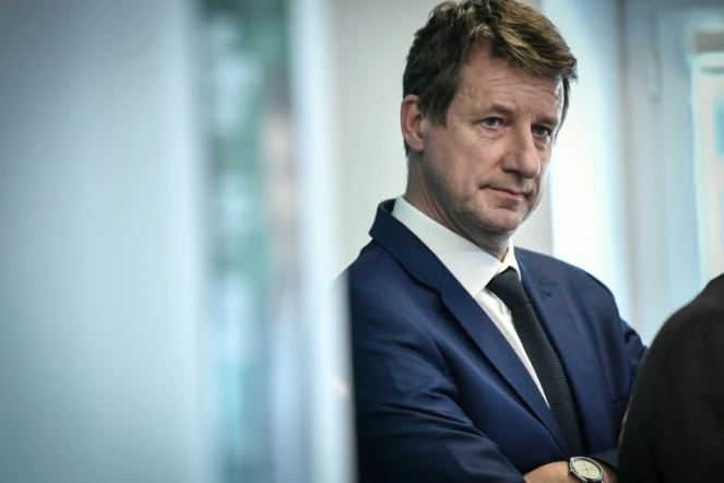 Le candidat écologiste à la présidentielle française Yannick Jadot dans son local de campagne à Paris, le 21 mars 2022