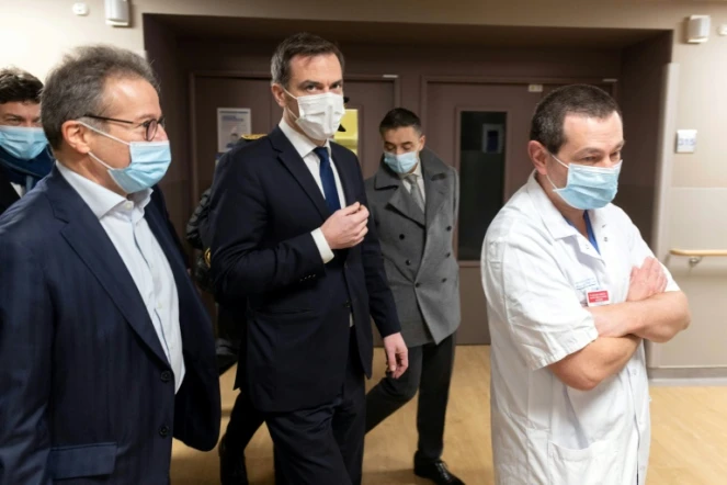Olivier Véran visite l'hôpital Avicenne à Bobigny le 29 janvier 2021
