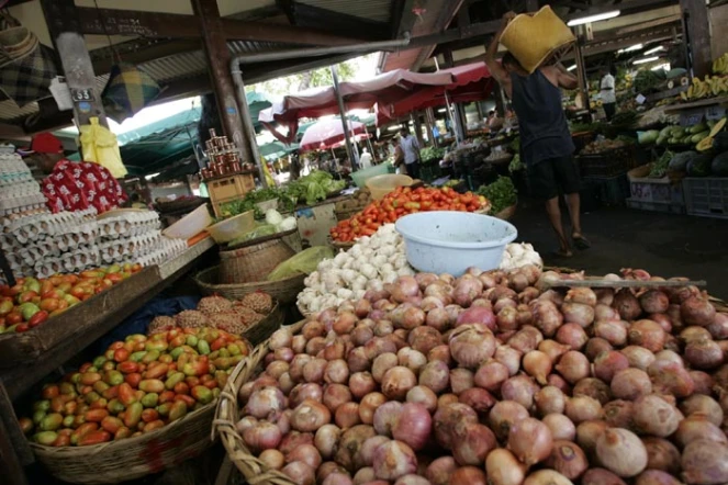 Légumes au petit marché (photo d'archives)