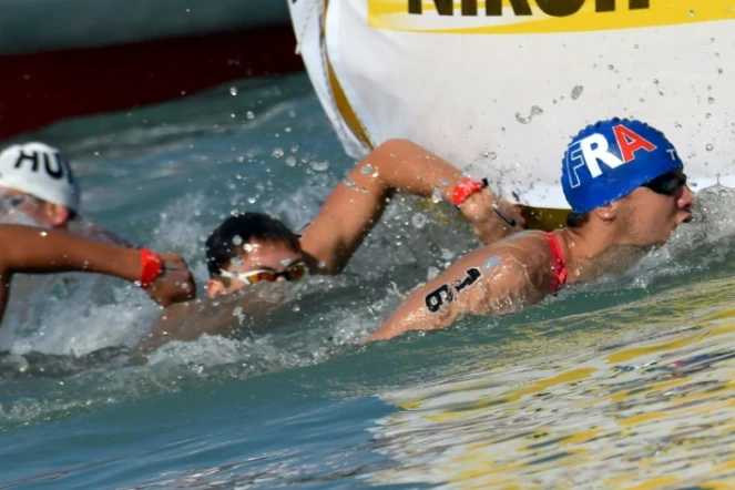 Le Français Axel Reymond lancé vers la conquête du titre mondial sur 25 km en eau libre sur le Balaton, le 21 juillet 2017