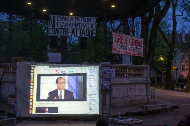 La prestation de Hollande suivie par des manifestants de Nuit Debout le 14 avril 2016 à Besançon