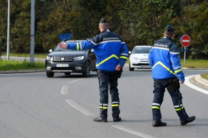 Contrôle par des gendarmes le 20 mars 2020 à Pleurtuit, en Ille-et-Vilaine
