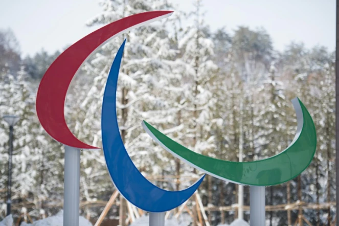 Le symbole des Jeux paralympiques d'hiver de Pyeongchang à l'entrée du village des athlètes, le 6 mars 2018