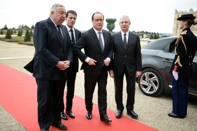 De GàD: Gérard Larcher, Manuel Valls, François Hollande et Claude Bartolone le 16 novembre 2015 à Versailles