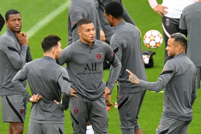 Lionel Messi (gauche), Kylian Mbappé (centre) et Neymar (droite) à l'entraînement à Bruges la veille de la rencontre entre le FC Bruges et le PSG en phase de poules de Ligue des champions le 14 septembre 2021