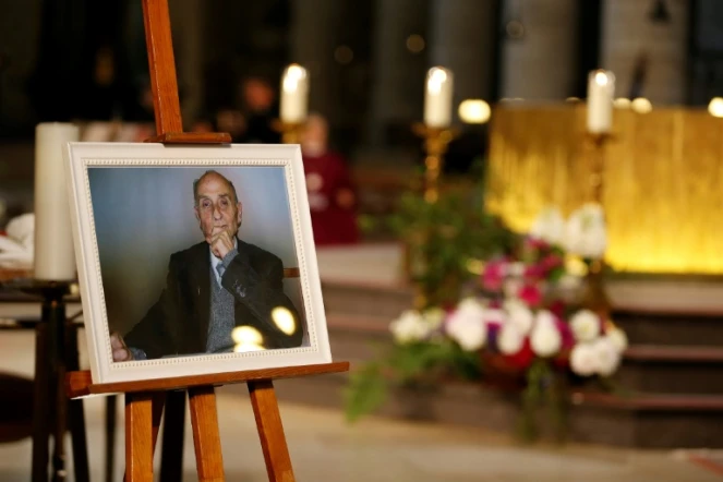 Une photographie du père Jacques Hamel, ici le 2 août 2016 dans la cathédrale de Rouen, prêtre assassiné par deux jihadistes lors de l'attentat de Saint-Étienne du Rouvray