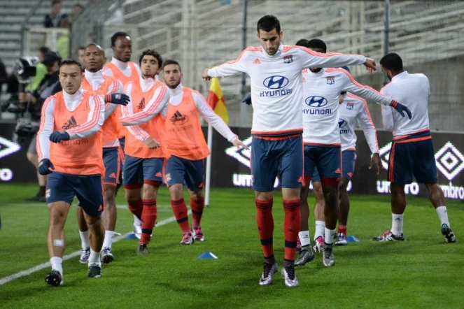 Les joueurs de l'OL à l'échauffement à La Beaujoire avant d'affronter le FC Nantes, le 1er décembre 2015