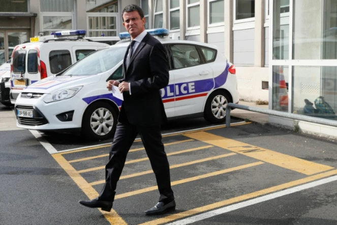 Le Premier ministre Manuel Valls, le 10 octobre 2016 à Juvisy-sur-Orge dans l'Essonne