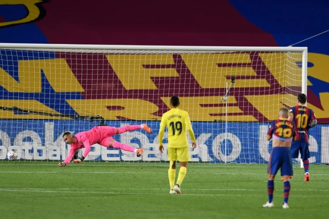 Lionel Messi transforme un penalty contre Villarreal, dans le large succès du Barça à domicile, le 27 septembre 2020 au Camp Nou