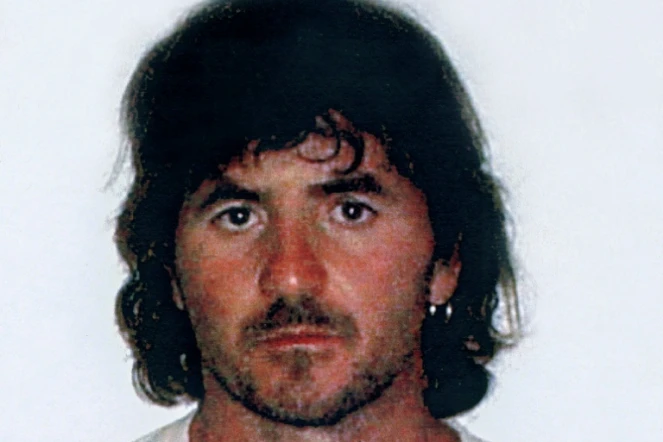 Photo d'Yvan Colonna prise le 4 juillet 2003 après son arrestation en Corse pour l'assassinat du préfet Erignac