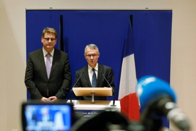 Le procureur antiterroriste Jean-François Ricard (centre) et le patron de la police judciaire Christian Sainte (G), lors d'une conférence de presse le 5 octobre 2019 à Paris  
